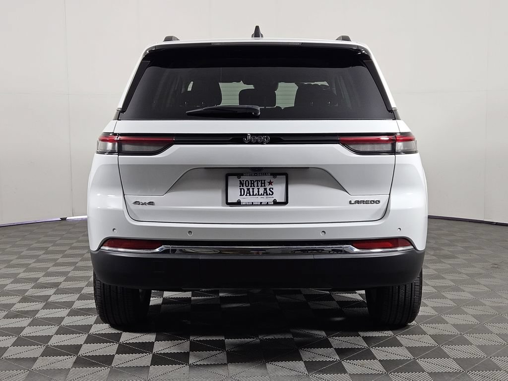 Used 2023 Jeep Grand Cherokee Laredo AWD/4WD image 4