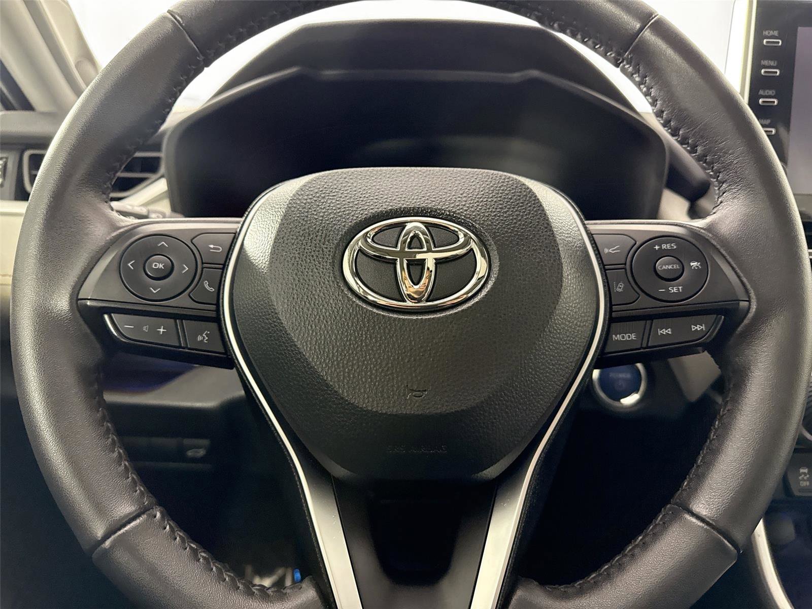 Used 2022 Toyota RAV4 Limited image 16