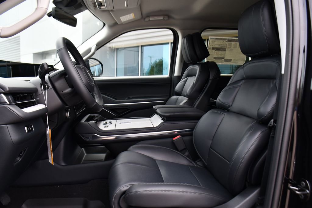 New 2026 Lincoln Navigator Premiere AWD/4WD image 13
