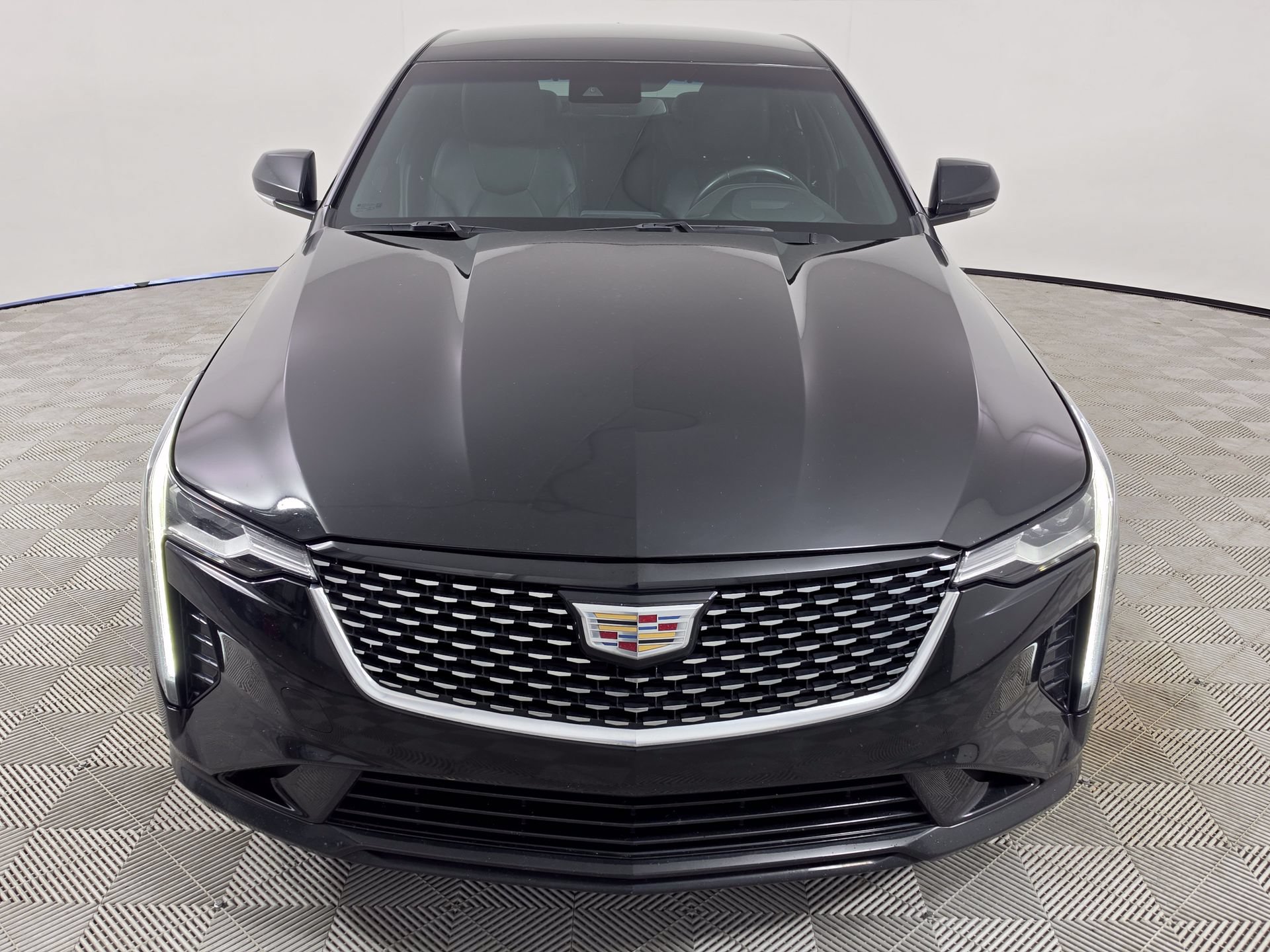 Used 2023 Cadillac CT4 Luxury RWD image 2