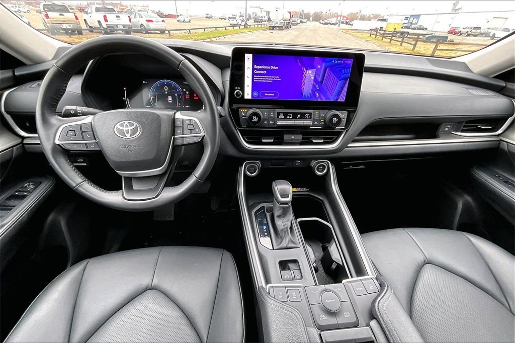 Used 2025 Toyota Grand Highlander XLE image 12