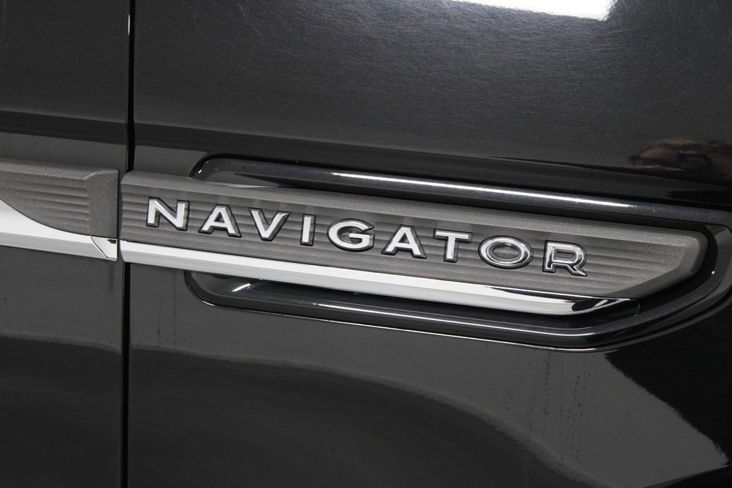 Used 2024 Lincoln Navigator Reserve image 12