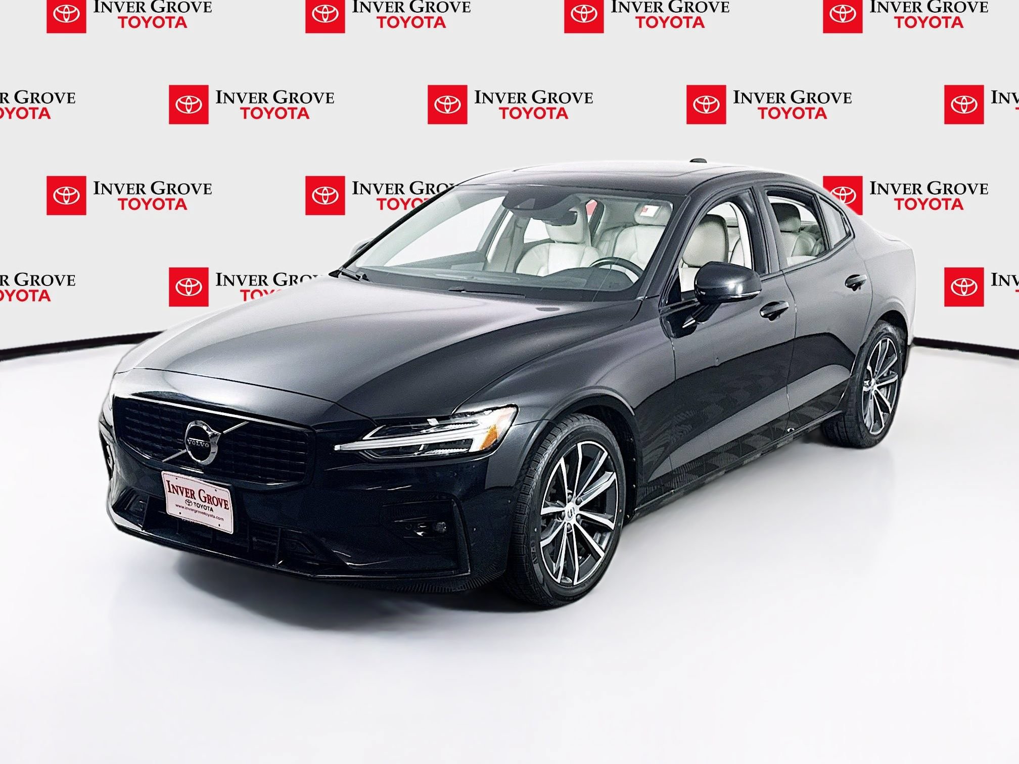 Used 2021 Volvo S60 T5 Momentum