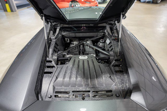 Used 2015 Lamborghini Huracan LP 610-4 image 24