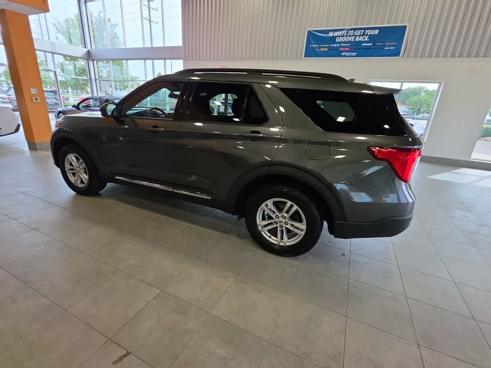 Used 2020 Ford Explorer XLT w/ Equipment Group 202A AWD/4WD image 15