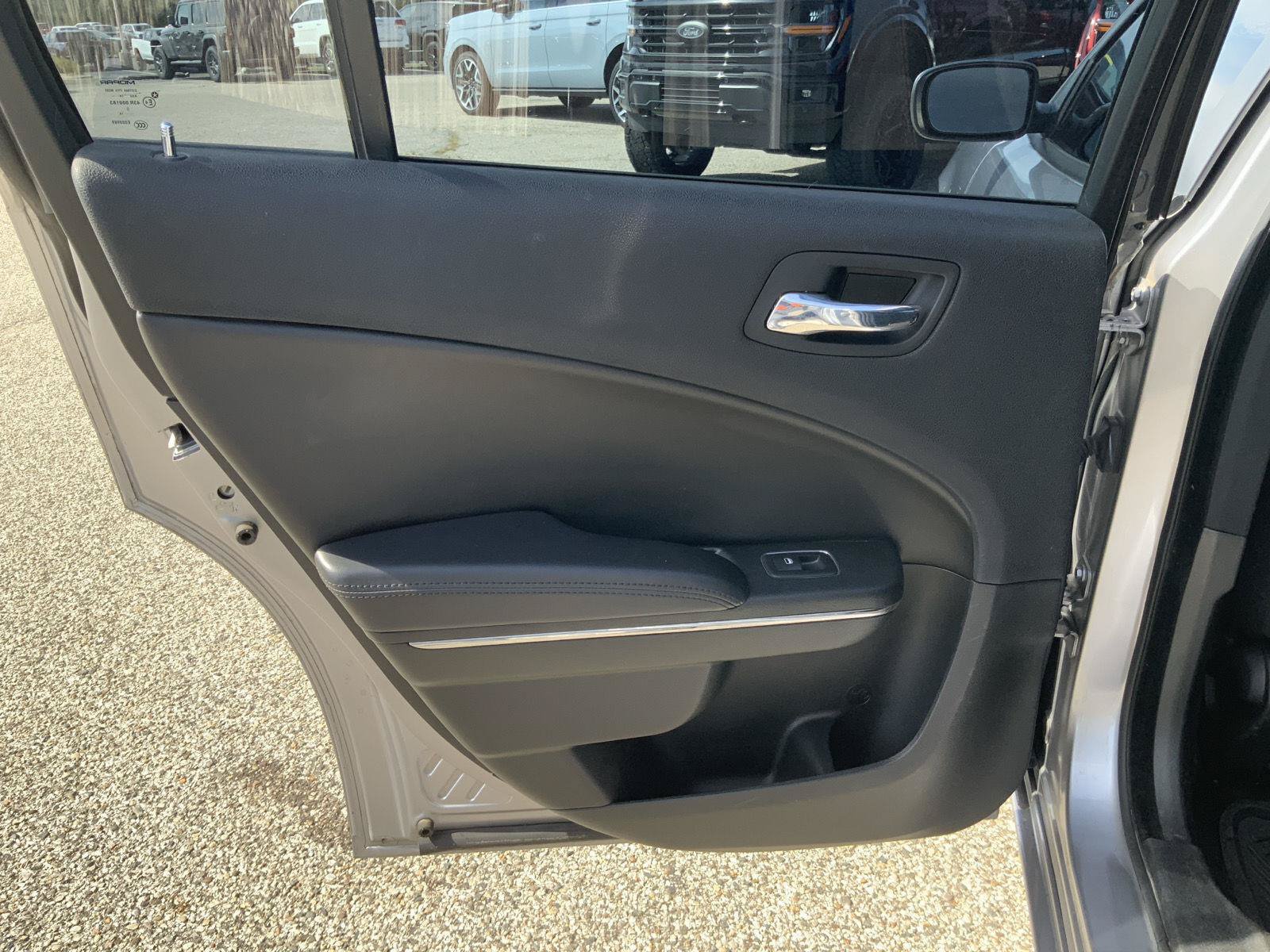Used 2014 Dodge Charger SE RWD image 36