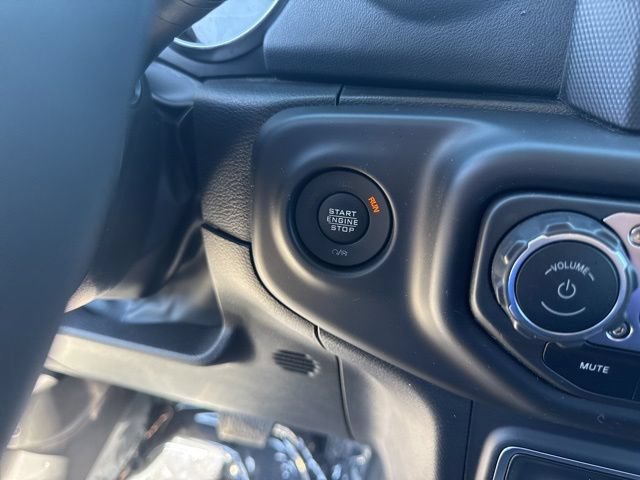 Used 2023 Jeep Wrangler Unlimited Sahara w/ Cold Weather Group AWD/4WD image 27