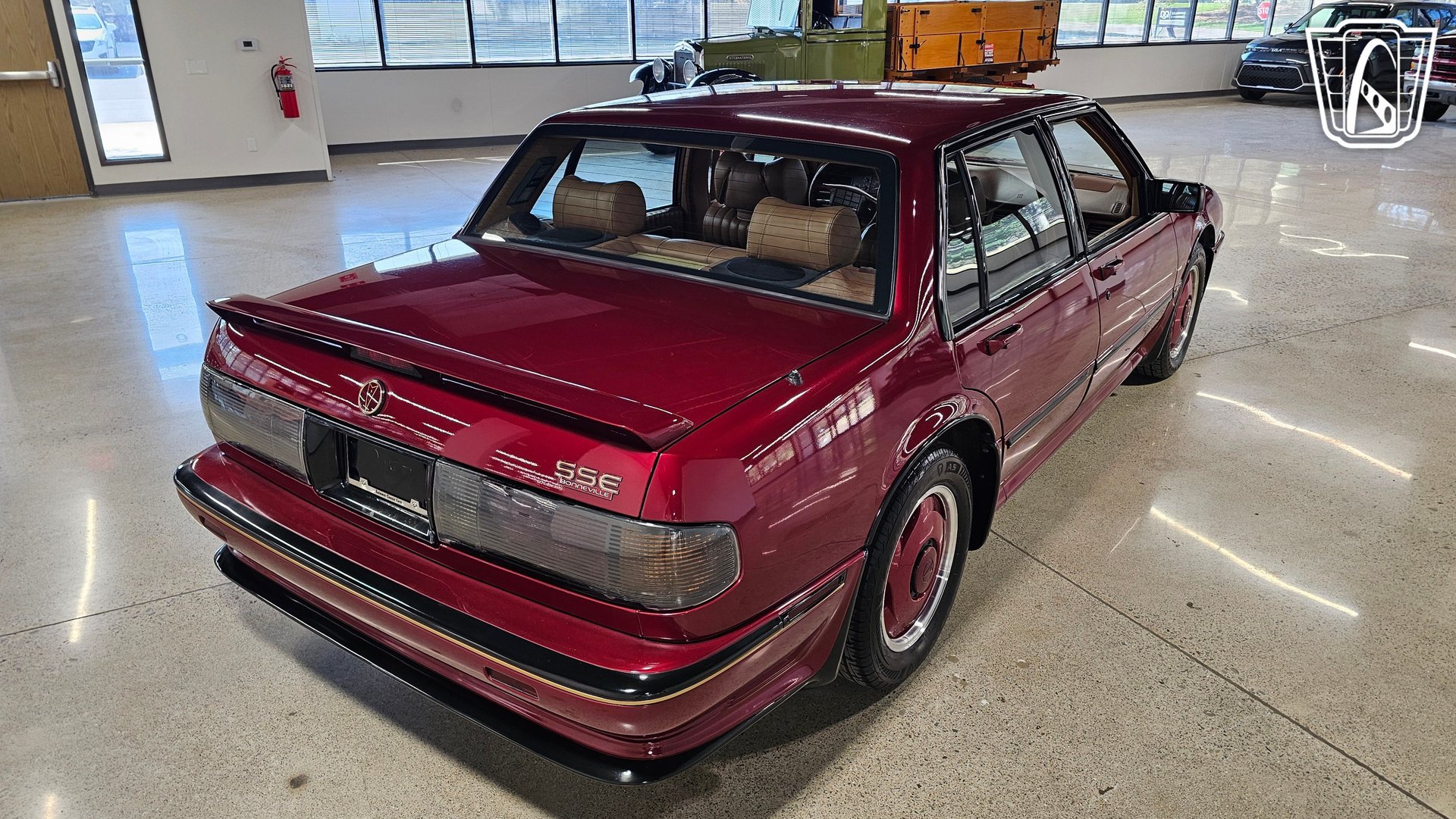 Used 1989 Pontiac Bonneville SSE FWD image 3