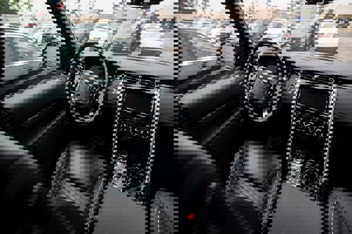 Used 2019 Land Rover Discovery HSE image 22