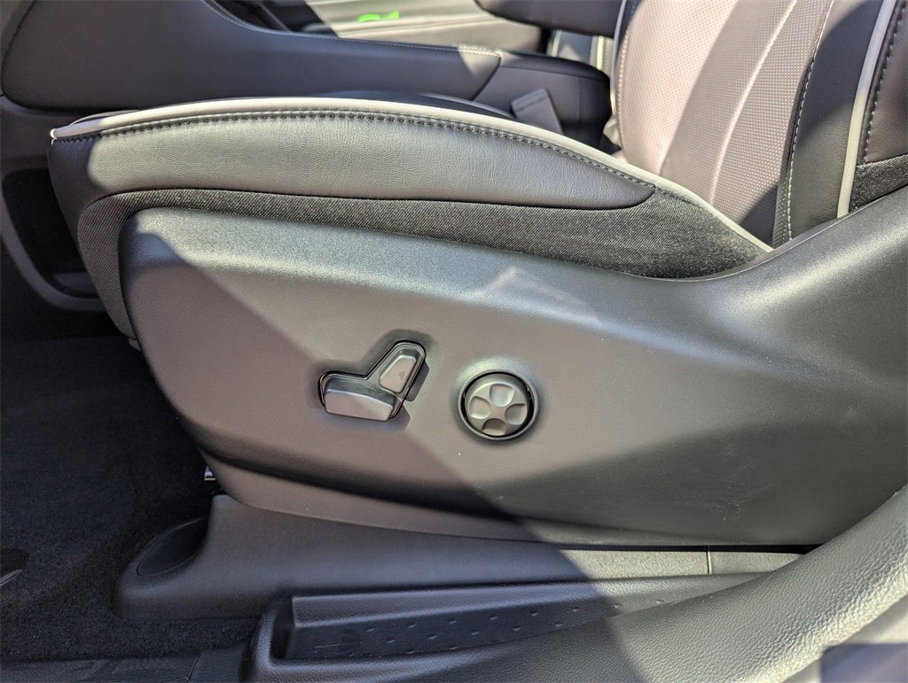 New 2026 Chrysler Pacifica Limited image 13