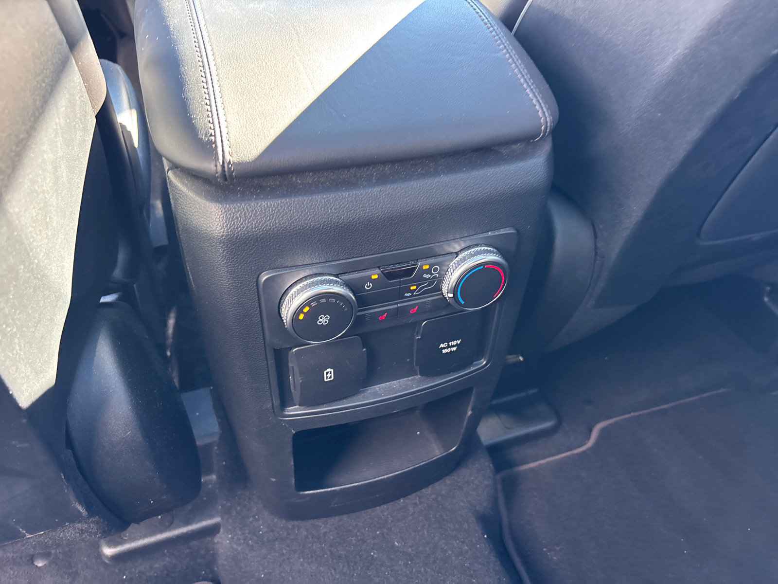 Used 2020 Ford Explorer Platinum w/ Premium Technology Package AWD/4WD image 29