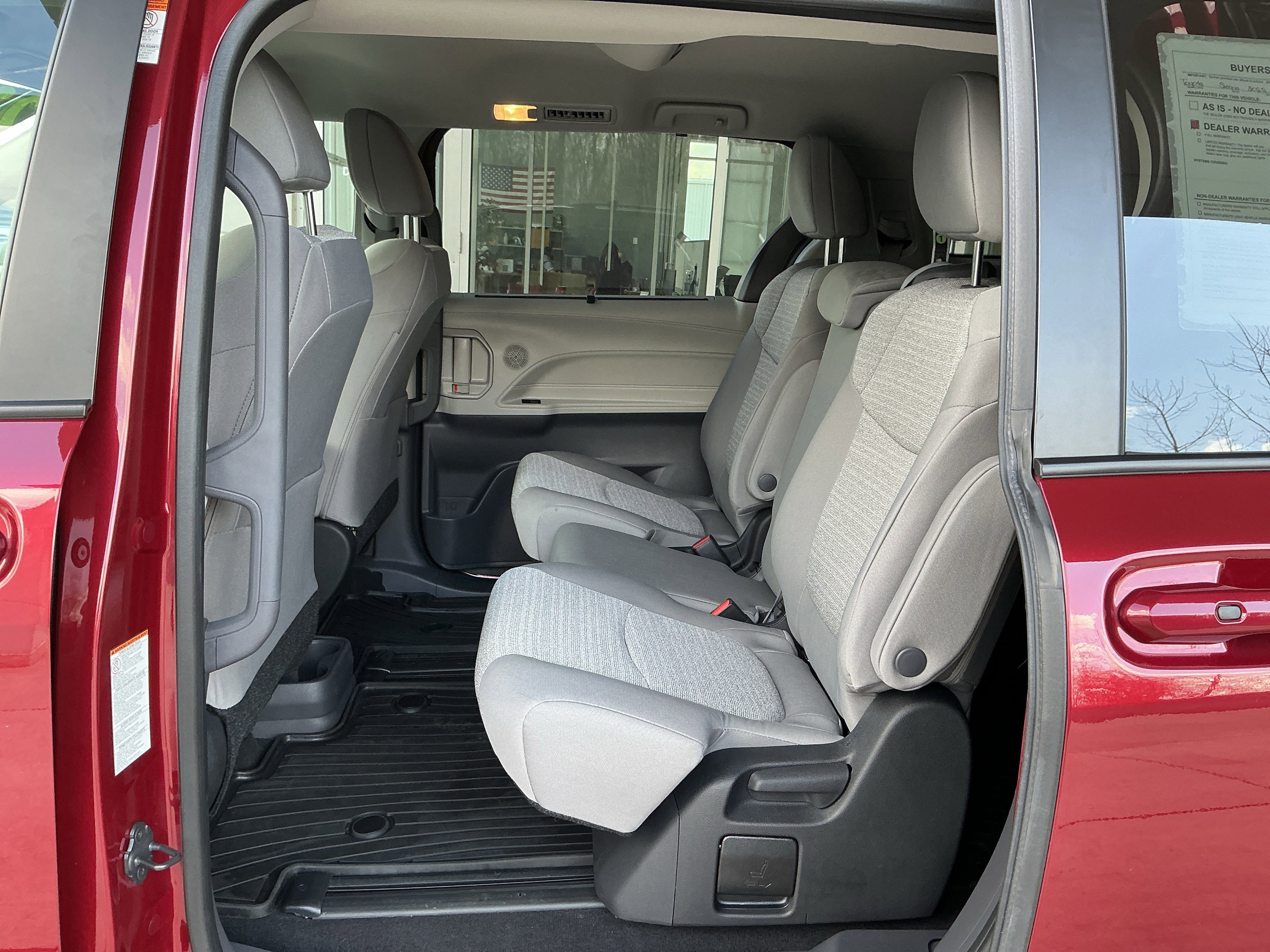 Used 2022 Toyota Sienna LE image 18