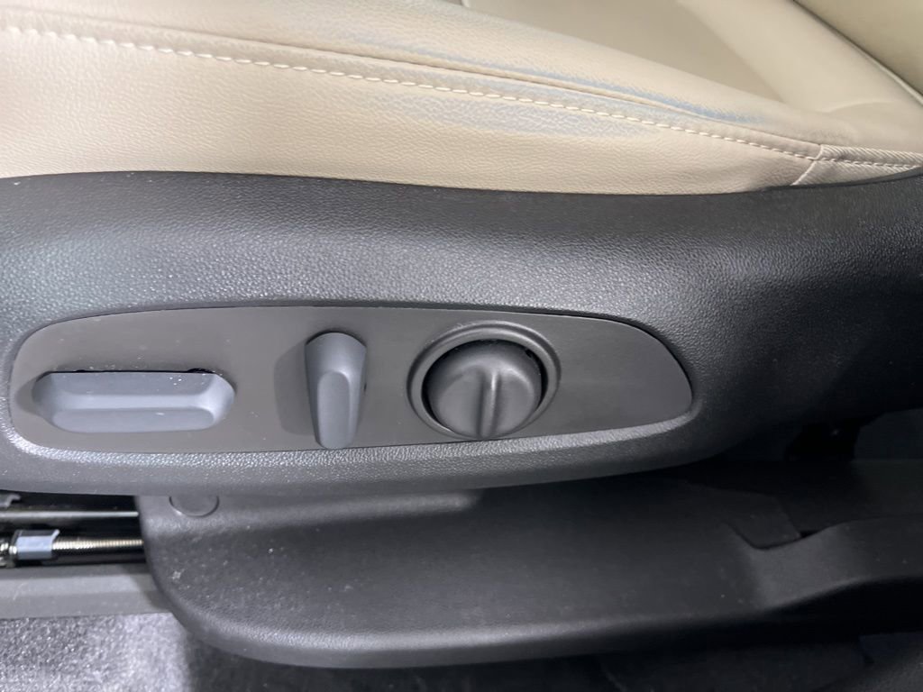 Used 2023 Chevrolet Traverse LT w/ LT Premium Package AWD/4WD image 15