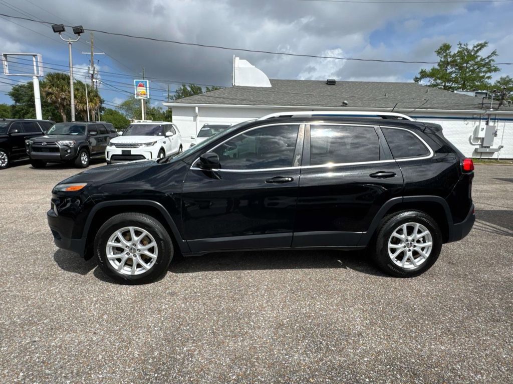 Used 2017 Jeep Cherokee Latitude image 4