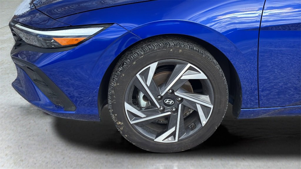 Certified 2025 Hyundai Elantra Sport image 9