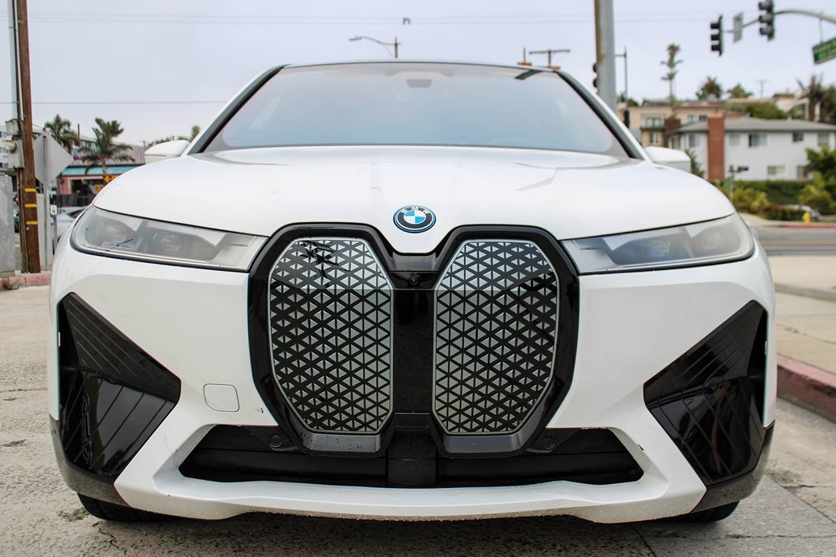 Used 2024 BMW iX xDrive50 w/ Premium Package AWD/4WD image 10