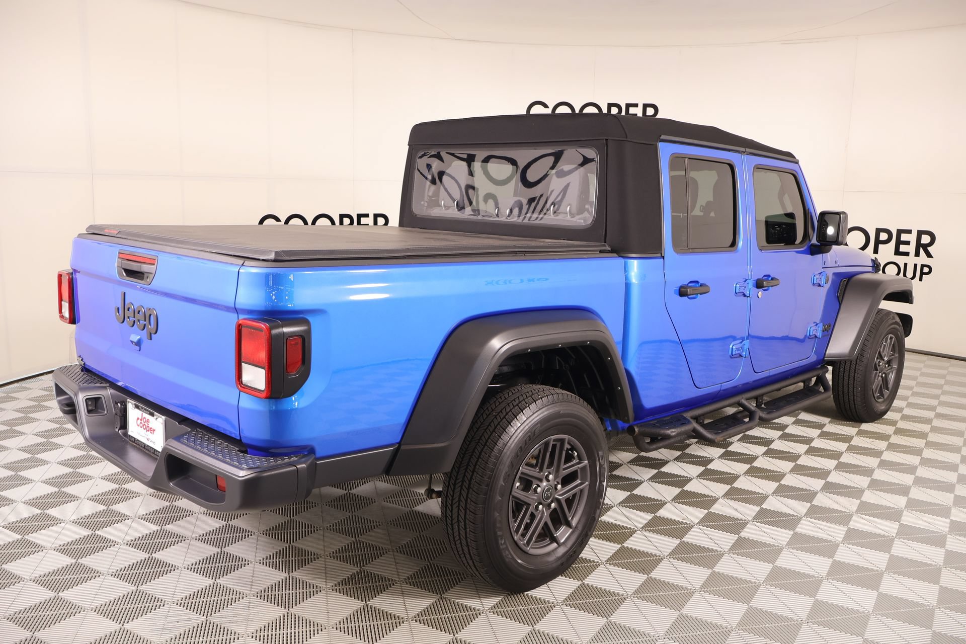 Used 2024 Jeep Gladiator Sport AWD/4WD image 19