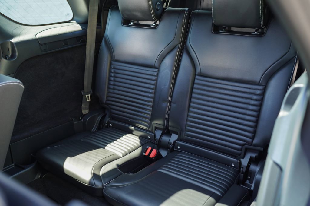 Used 2023 Land Rover Discovery S R-Dynamic image 25