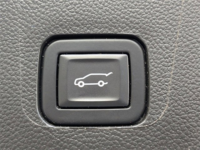 Used 2023 Chevrolet Traverse LT image 12