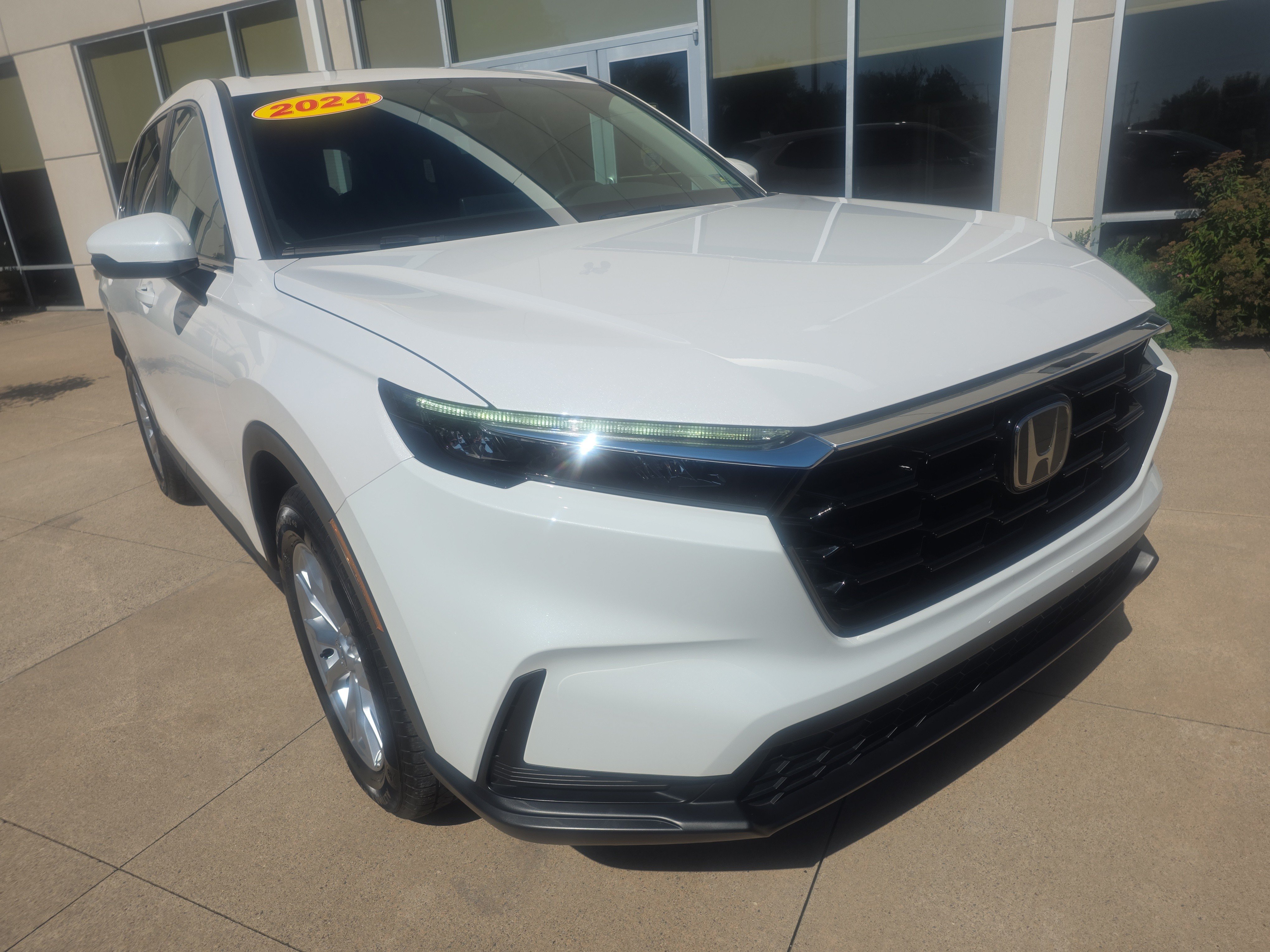 Used 2024 Honda CR-V EX image 3