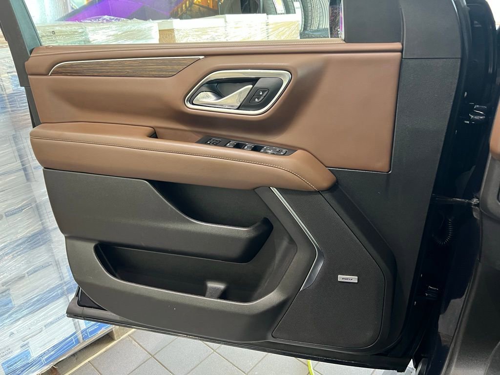 Used 2024 Chevrolet Suburban High Country image 17