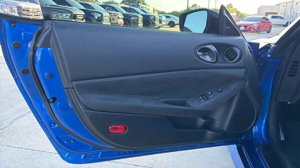Used 2024 Nissan Z Performance w/ Floor Mat Package RWD image 11