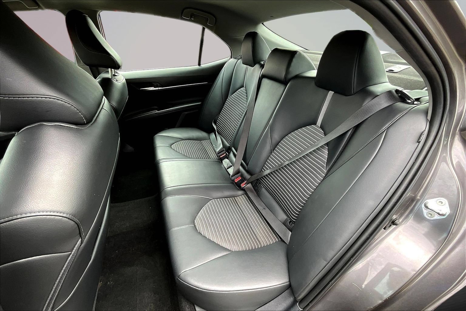 Used 2022 Toyota Camry SE FWD image 22