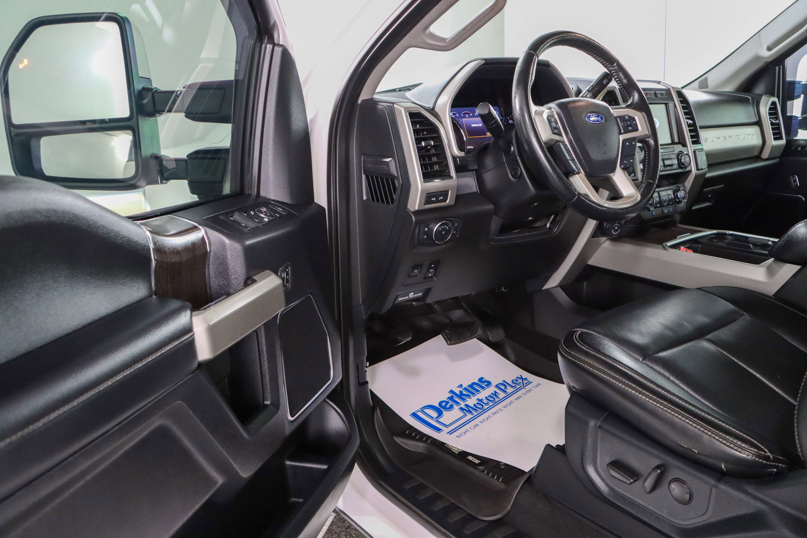 Used 2021 Ford F250 Lariat w/ Lariat Ultimate Package image 3