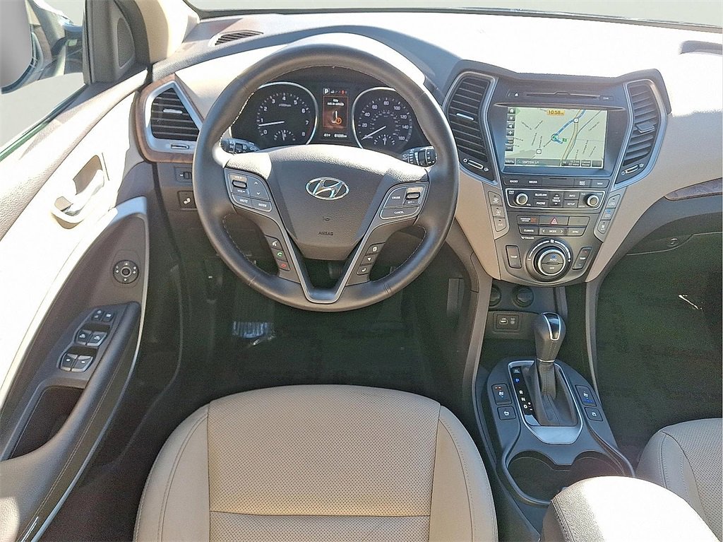 Used 2017 Hyundai Santa Fe SE image 12