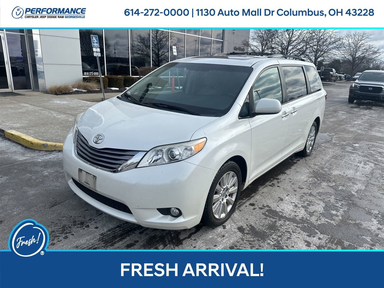 Used 2015 Toyota Sienna XLE w/ XLE Navigation Package image 8