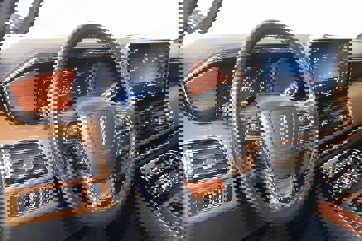 Used 2022 Lincoln Navigator Reserve image 6