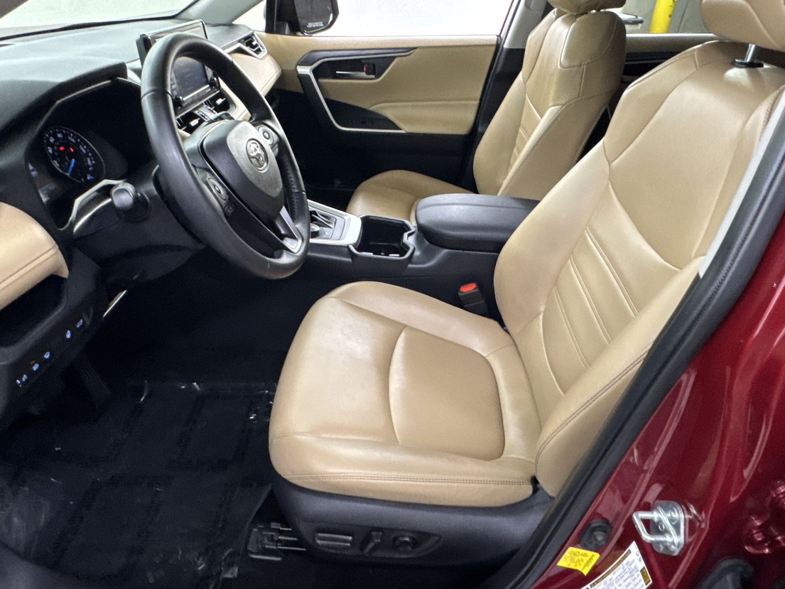 Used 2022 Toyota RAV4 XLE Premium AWD/4WD image 16