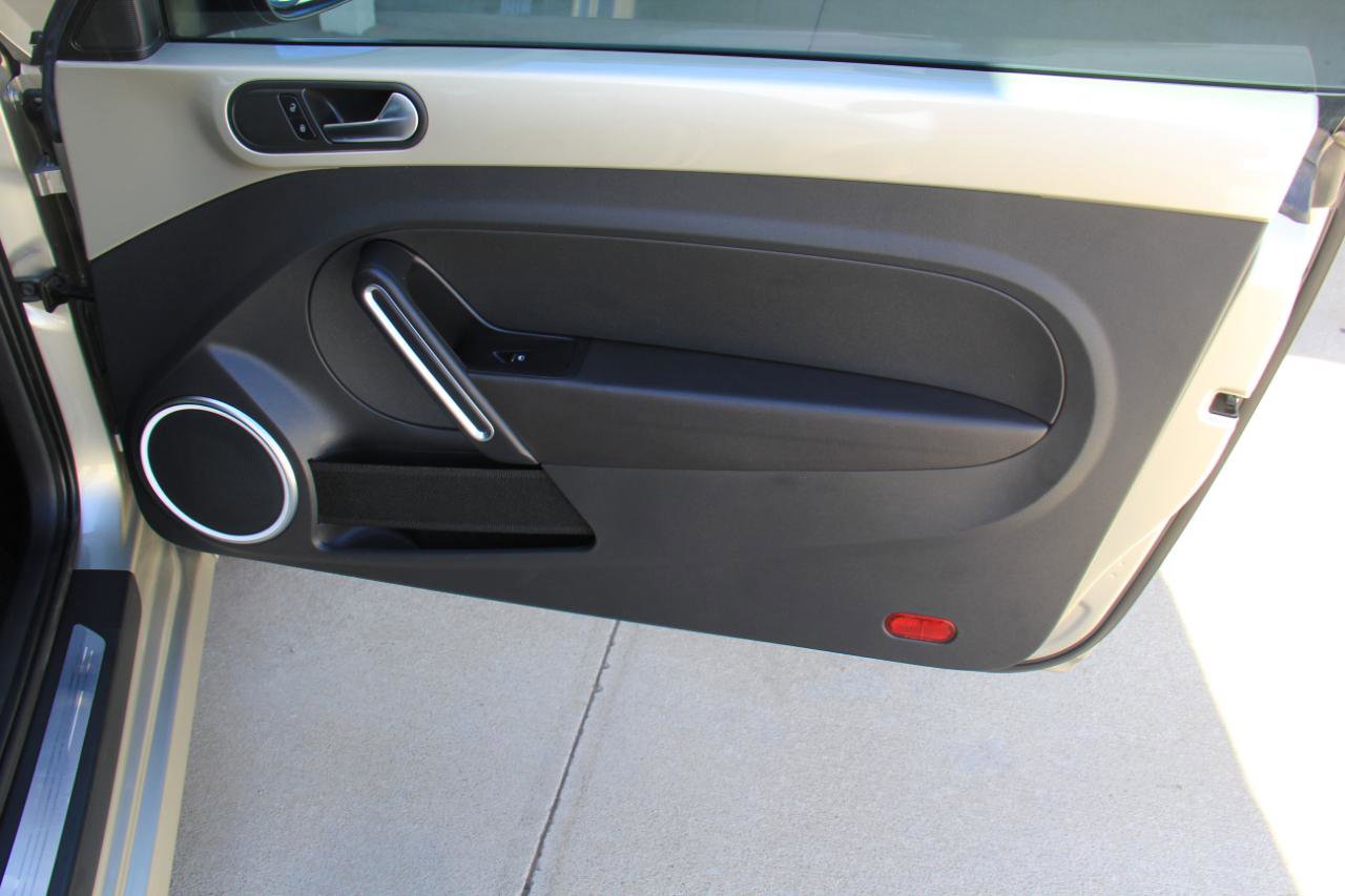 Used 2012 Volkswagen Beetle 2.5 image 19