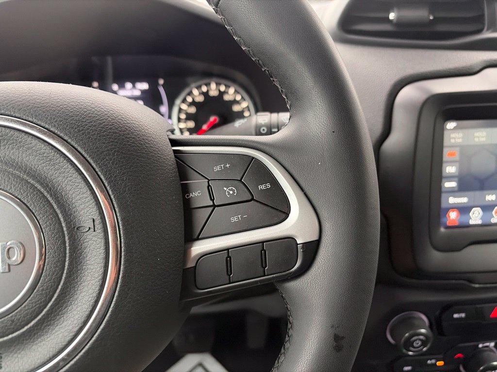 Used 2020 Jeep Renegade Latitude FWD image 26