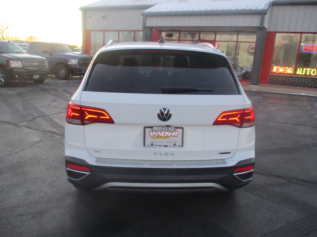 Used 2023 Volkswagen Taos SE image 4