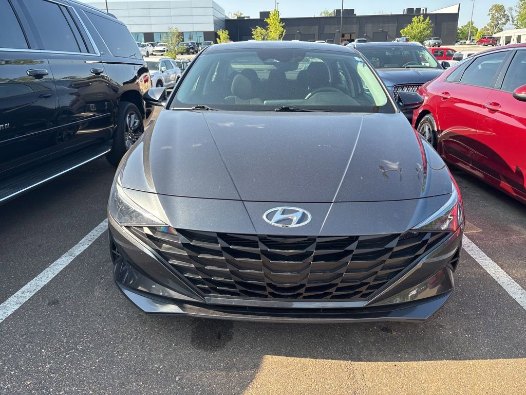 Used 2023 Hyundai Elantra SEL FWD image 2