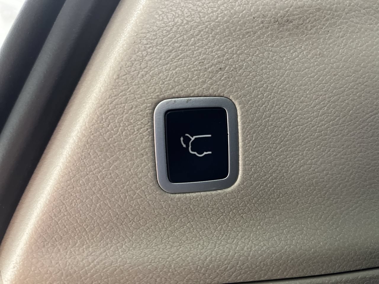 Used 2024 Chrysler Pacifica Touring-L FWD image 30