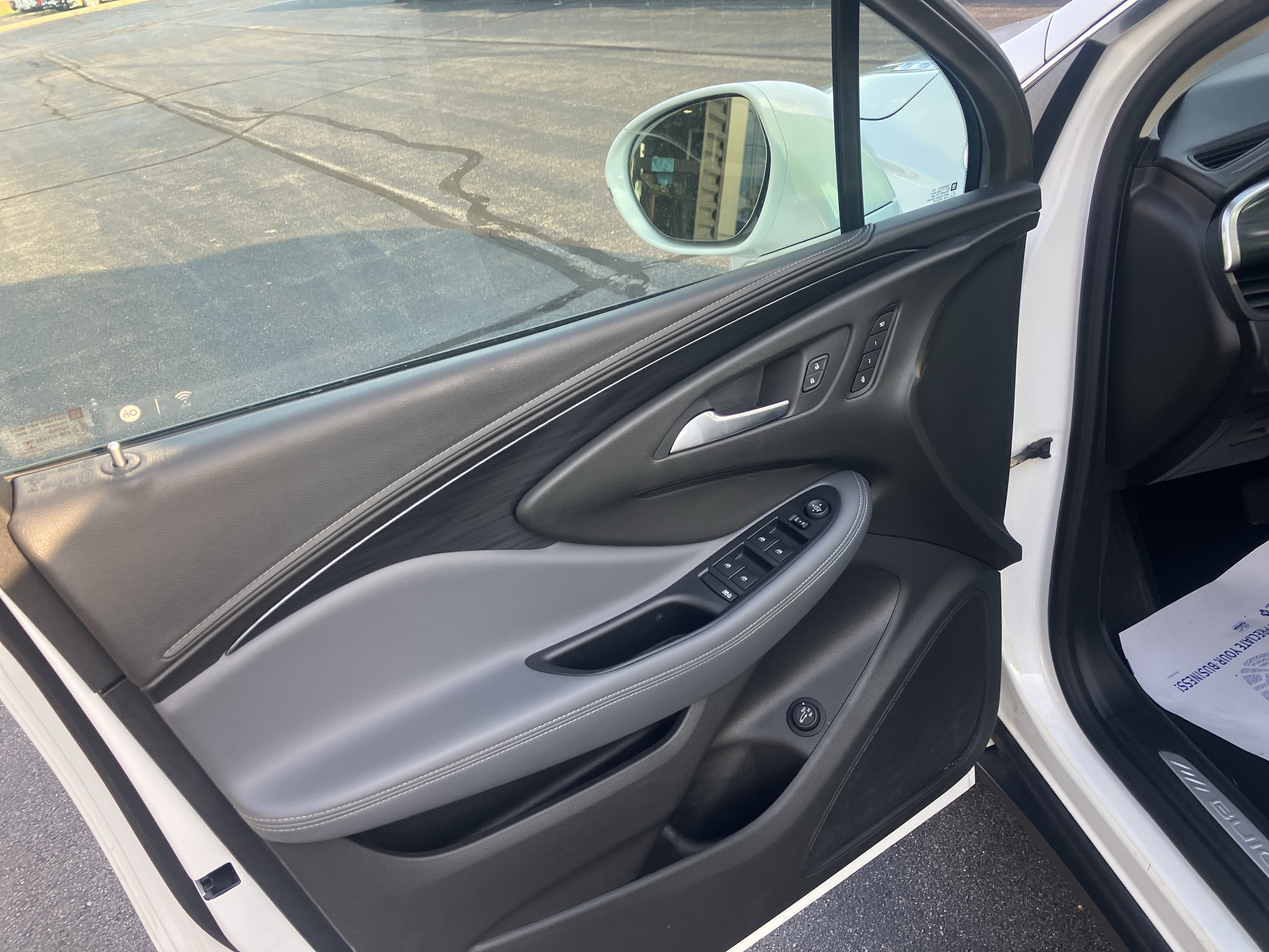 Used 2020 Buick Envision Essence w/ Experience Buick Package AWD/4WD image 16