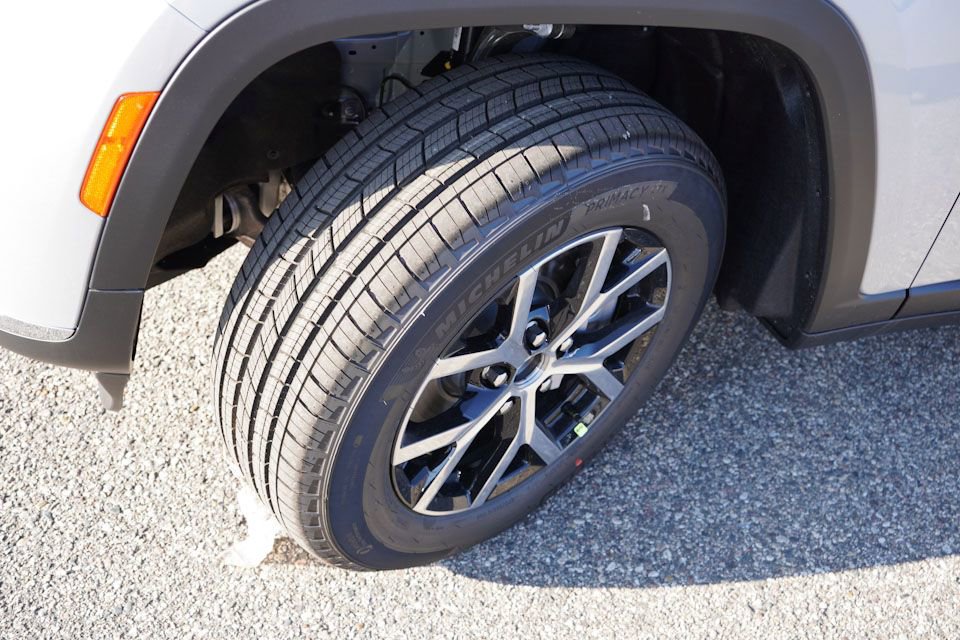 New 2025 Jeep Grand Cherokee L Limited w/ Trailer Tow Package image 9