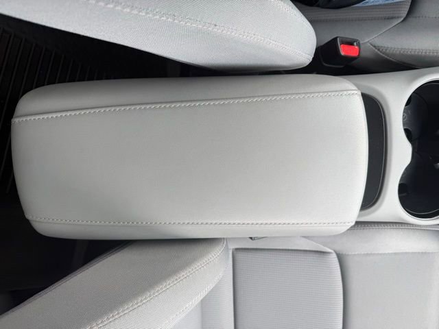 Used 2023 Toyota Venza LE image 28