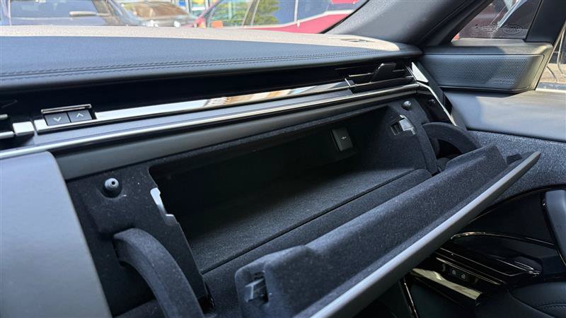 Used 2024 Land Rover Range Rover Sport SE AWD/4WD image 44