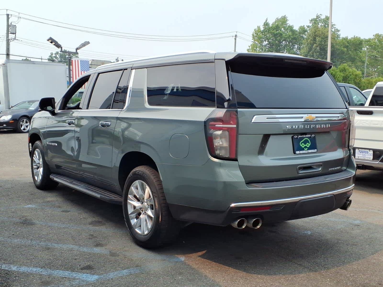 Used 2023 Chevrolet Suburban Premier AWD/4WD image 4