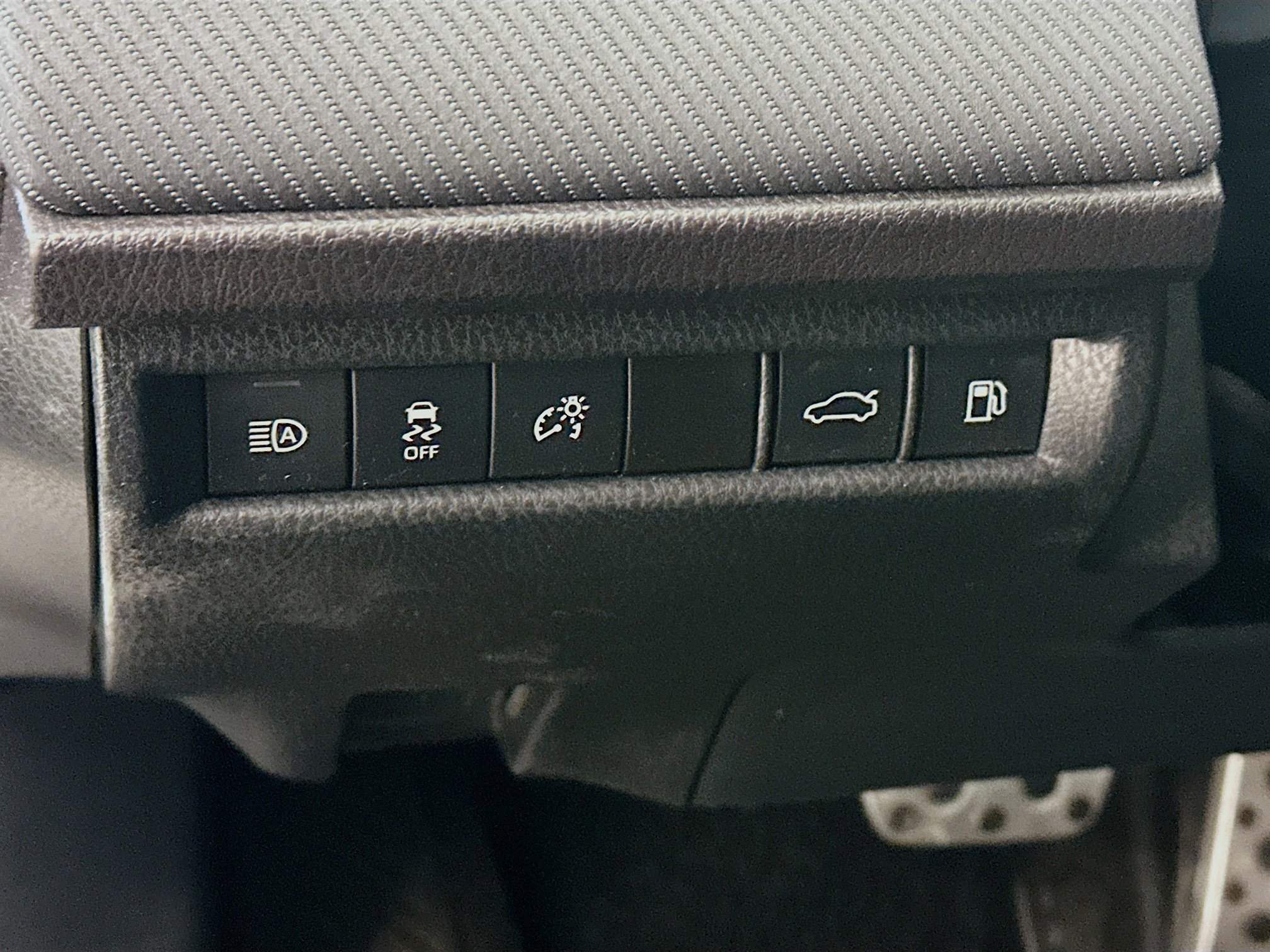 Used 2025 Toyota Camry SE image 17