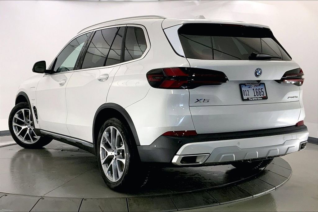 New 2026 BMW X5 xDrive50e w/ Climate Comfort Package image 2