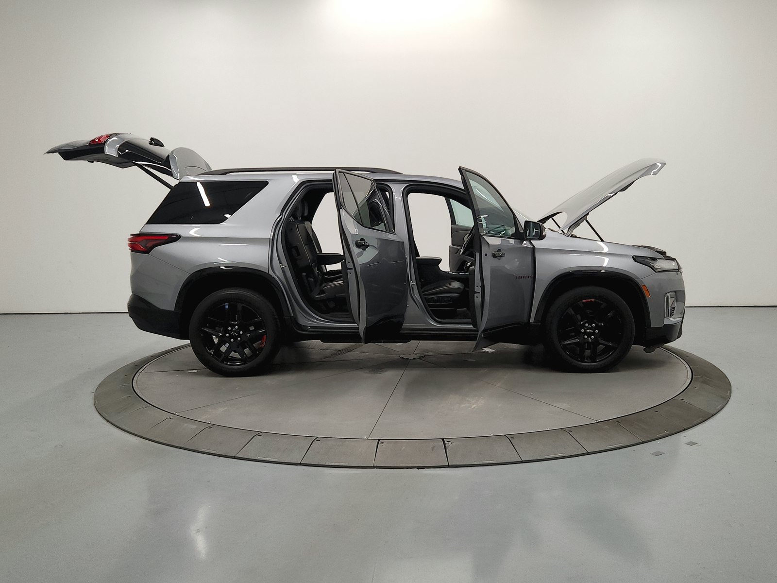 Used 2023 Chevrolet Traverse Premier w/ Redline Edition FWD image 17