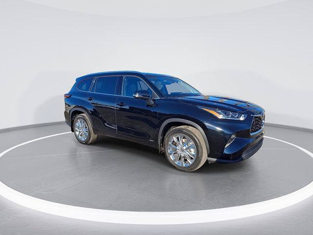 Certified 2026 Toyota Highlander Limited AWD/4WD image 2