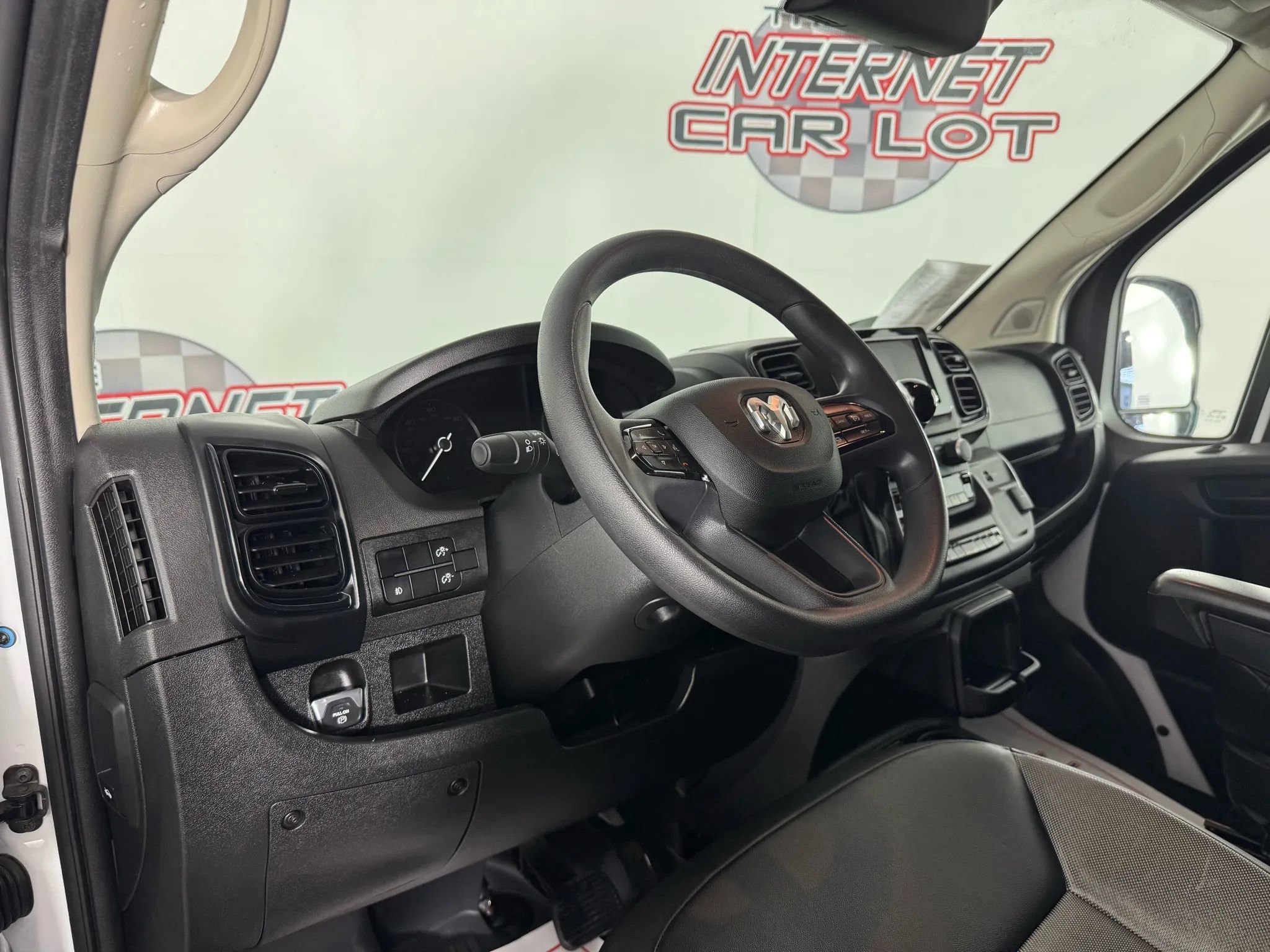 Used 2025 RAM ProMaster 3500 w/ Convenience Group image 10