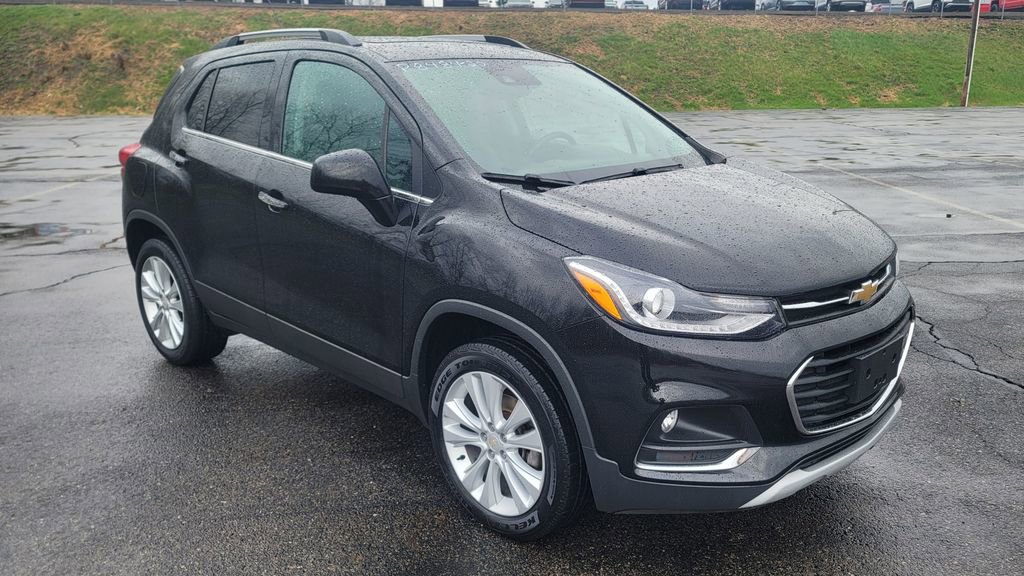 Used 2020 Chevrolet Trax Premier w/ LPO, Cargo Package image 2