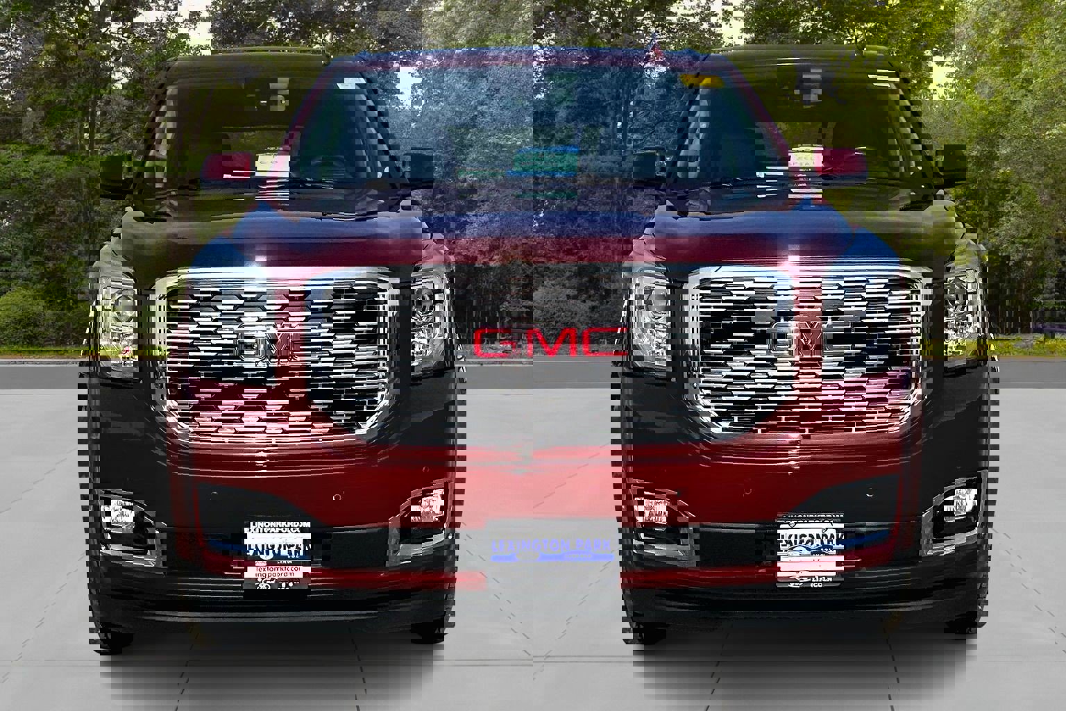 Used 2020 GMC Yukon Denali w/ Denali Premium Package image 2