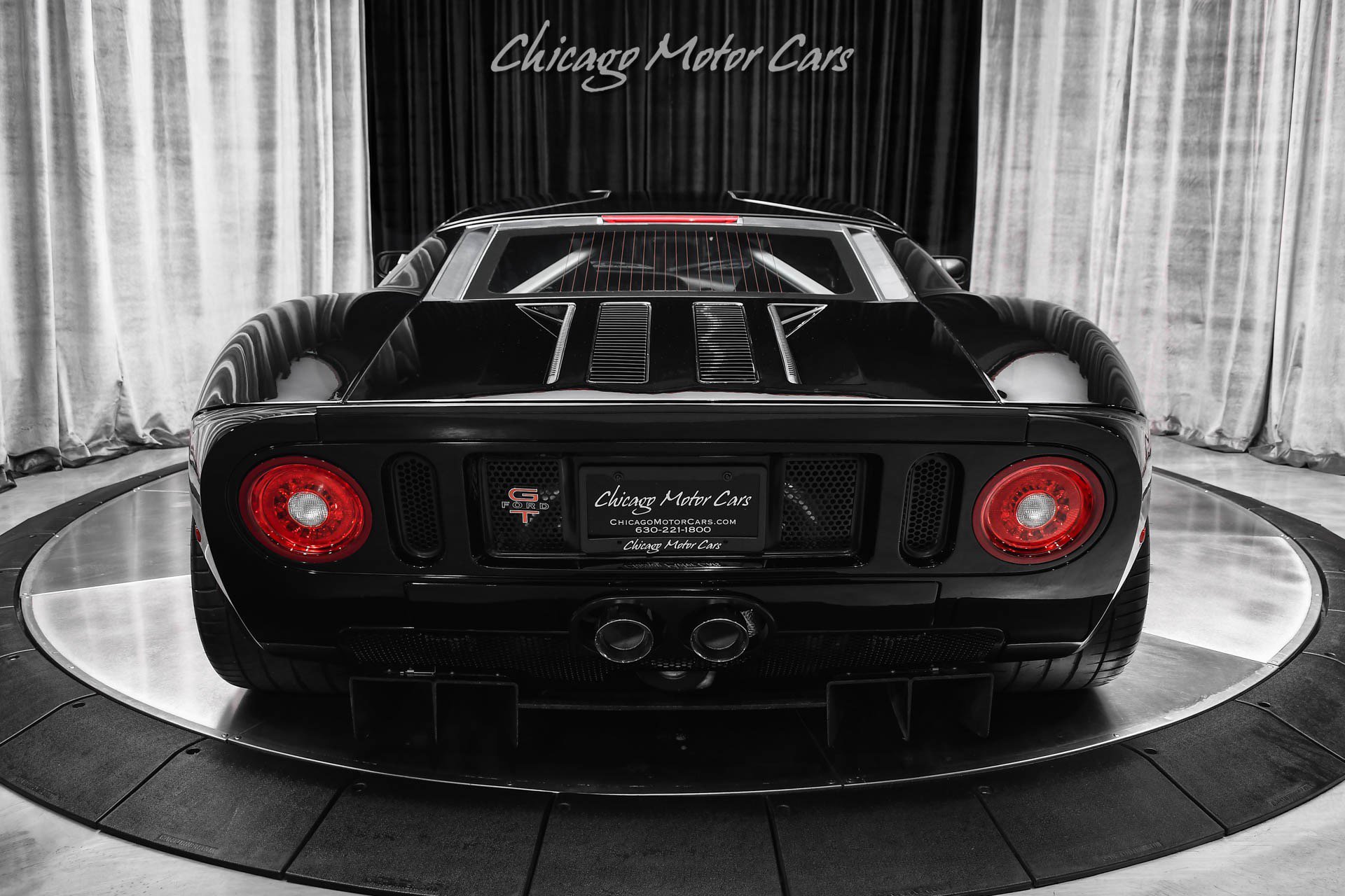 Used 2006 Ford GT RWD image 4